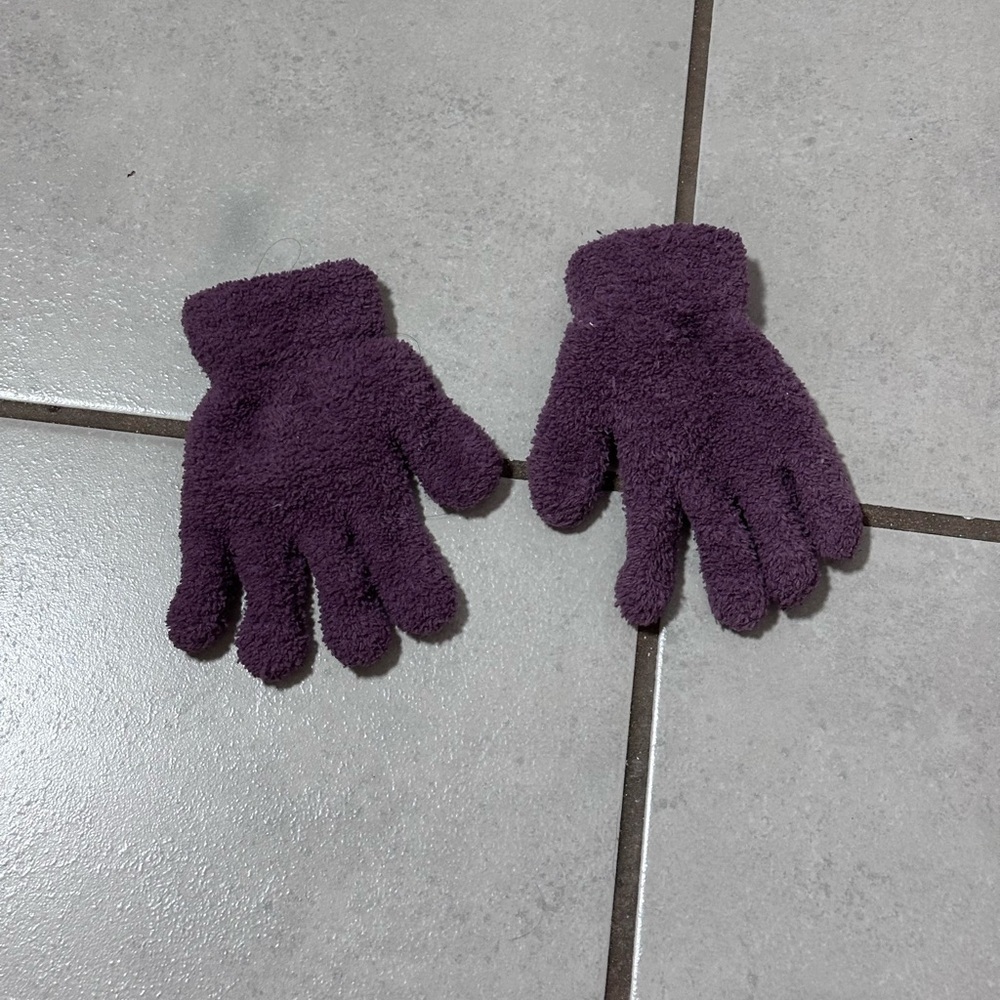 Kids Purple Winter Fleece Gloves.‎